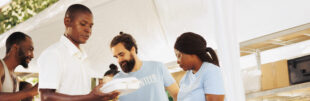 Voluntary people support hunger relief